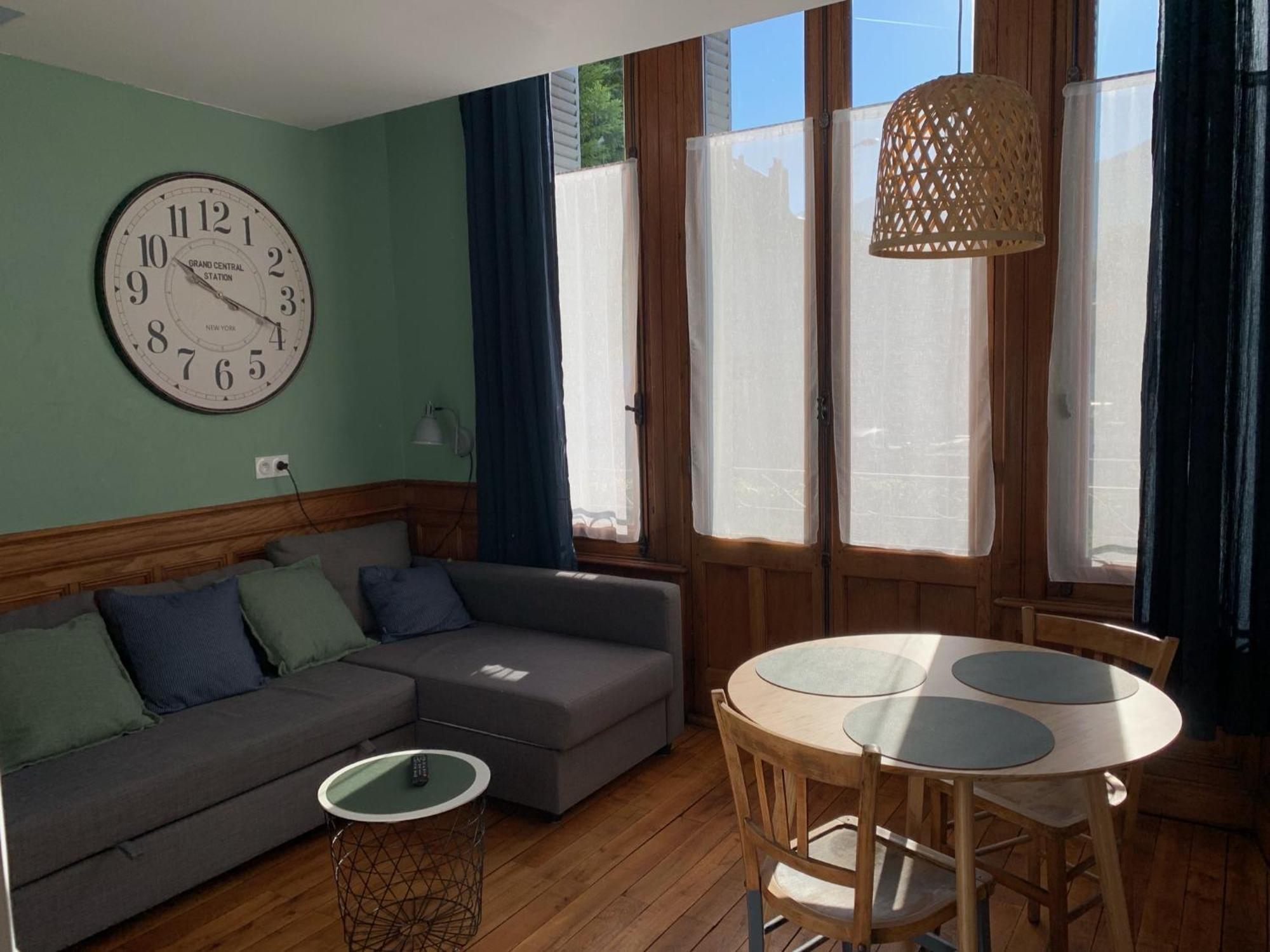A Deux Pas De La Gare, La Maison Rouge 알베르빌 외부 사진